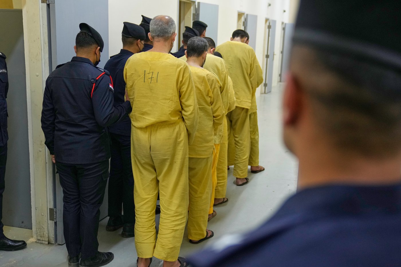 Photos of Islamic State suspects interrogated at Baghadad prison before trials | iNFOnews.ca