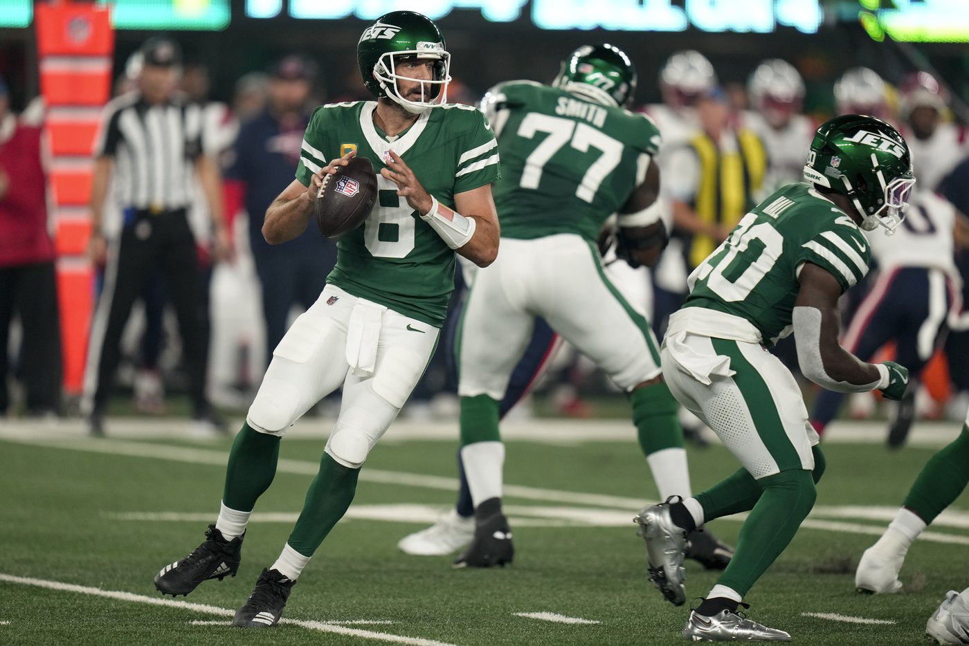 Jets' Aaron Rodgers returns to huge cheers for 1st home game since Achilles tendon injury last year | iNFOnews.ca