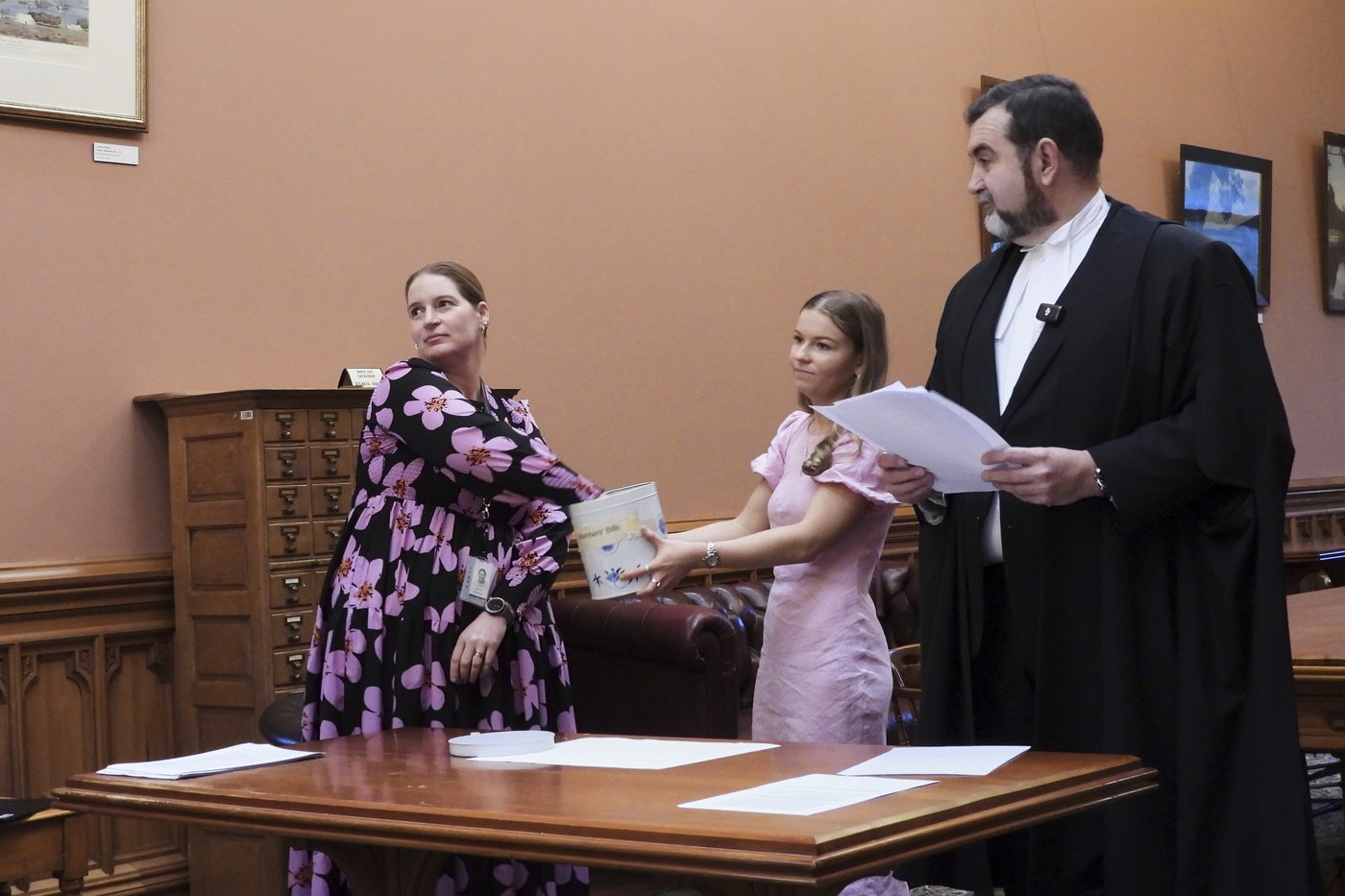 In New Zealand's Parliament, a battered cookie tin decides which new laws get debated | iNFOnews.ca