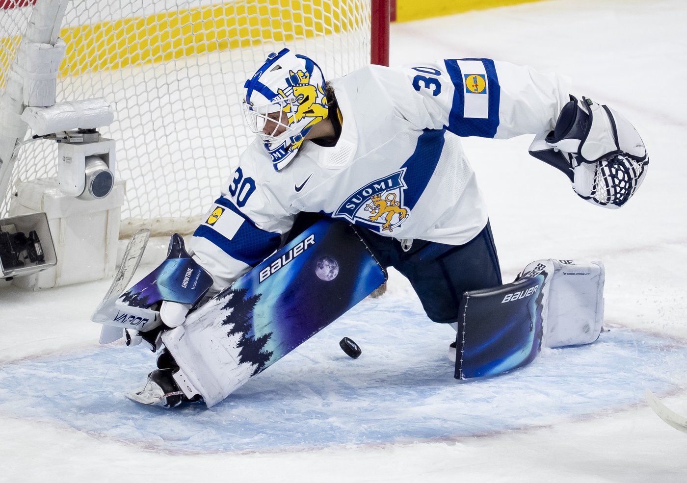 Photo Gallery: Canada tops Finland to claim world junior bronze | iNFOnews.ca