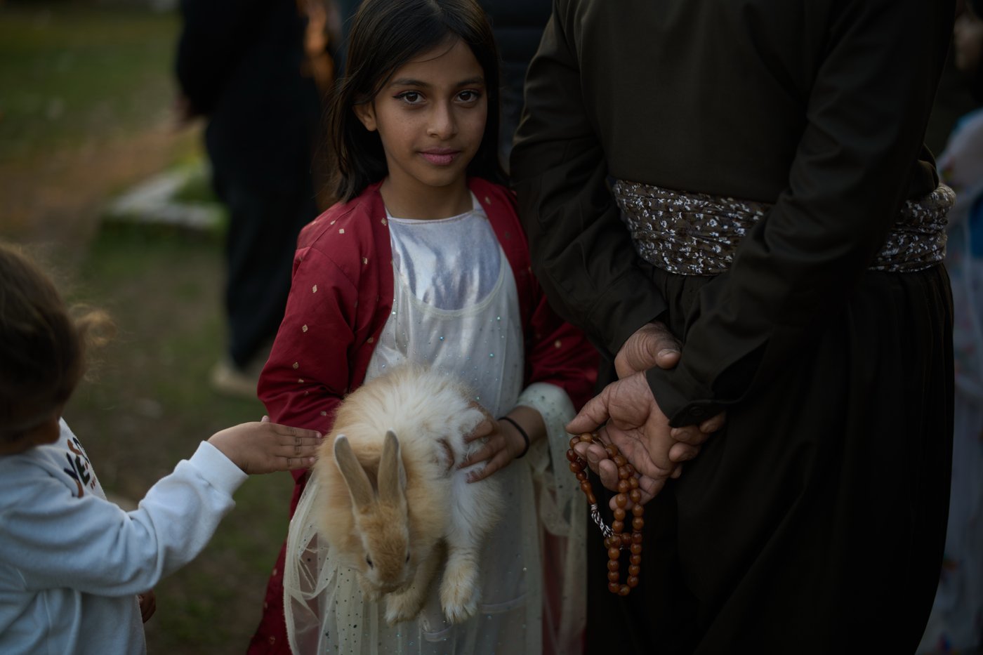 Tradition and worry at an iftar gathering near the Iran-Iraq border in photos | iNFOnews.ca