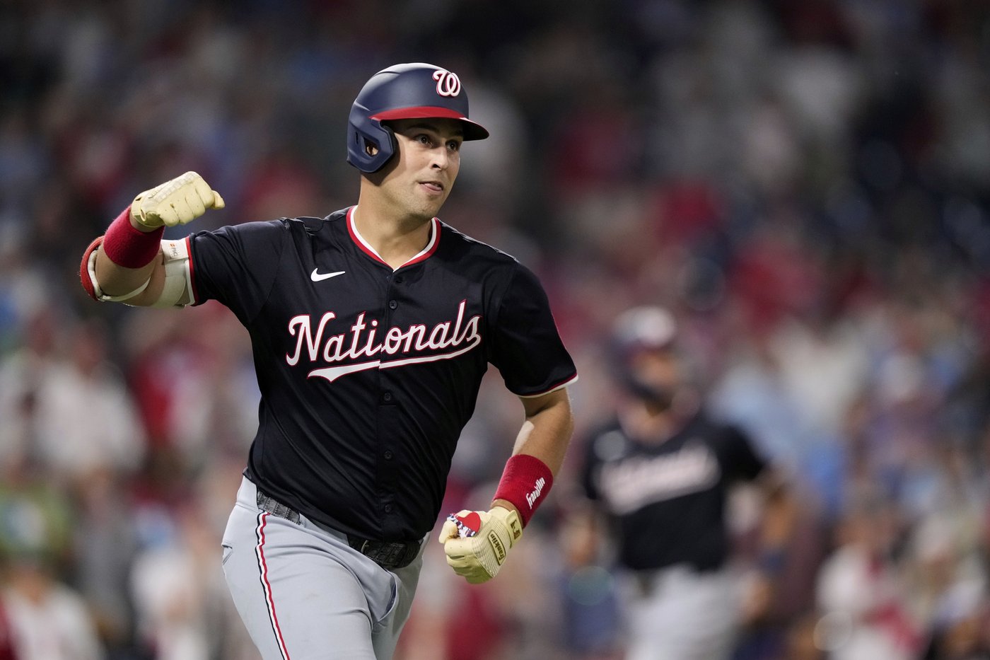 Bryson Stott scores on wild pitch to cap zany ninth inning as Phillies beat Nationals 7-6 | iNFOnews.ca