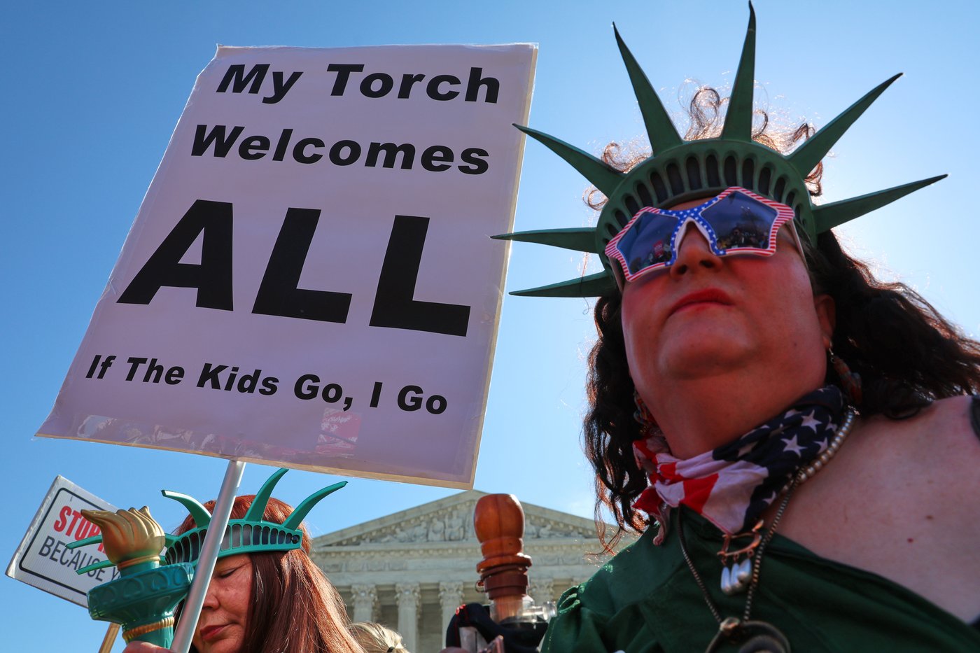 Supreme Court seems poised to reject Trump's birthright citizenship limits as he attends arguments | iNFOnews.ca