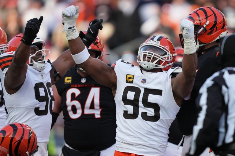 Garrett sets sacks record and Szmyt's field goal on last play gives Browns 20-18 win over Bengals | iNFOnews.ca