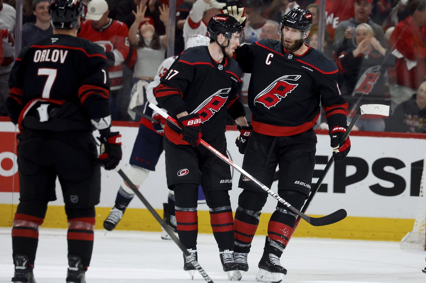 Timely 3rd-period goals from Hall, Walker keep Hurricanes in control of playoff win against Capitals | iNFOnews.ca