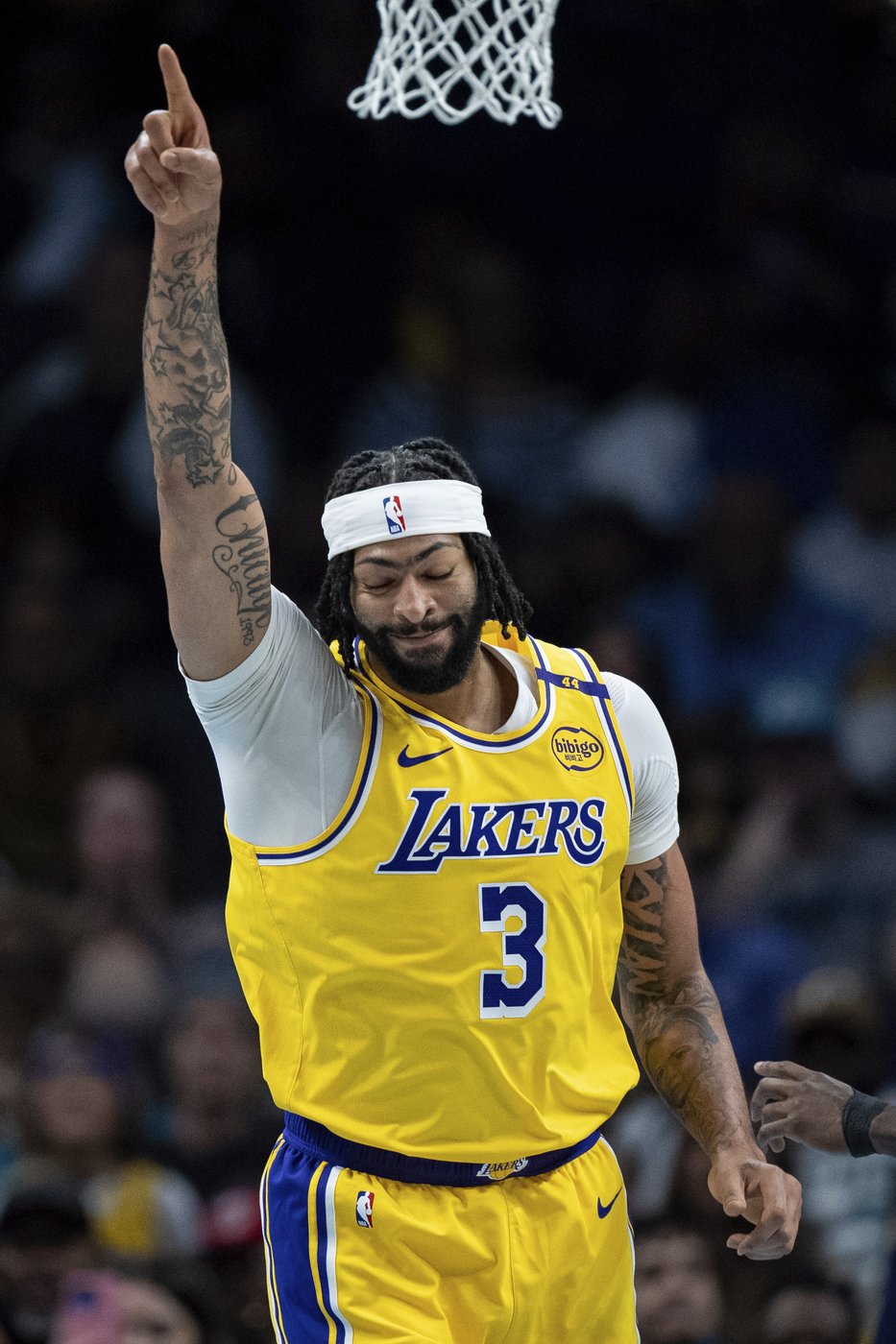 Anthony Davis scores 42 points, grabs 23 rebounds as Lakers top Hornets 112-107 for 4th straight win | iNFOnews.ca Anthony Davis scores 42 points, grabs 23 rebounds as Lakers top Hornets 112-107 for 4th straight win | iNFOnews.ca