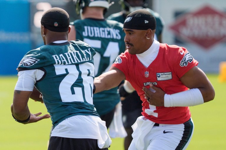Welcome to Philadelphia, LeBron: Eagles' Hurts and Barkley believe James is great for city sports | iNFOnews.ca
