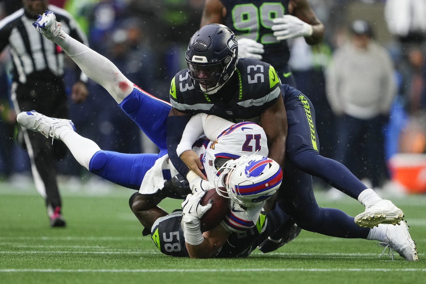 Seahawks teammates Derick Hall and Jarran Reed separated on sideline during loss to Bills | iNFOnews.ca