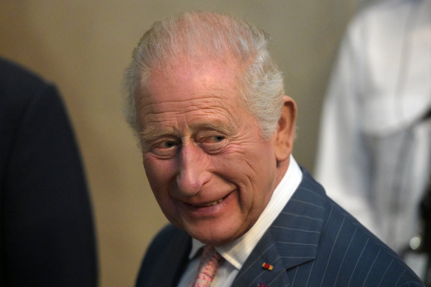 Macron and King Charles III hail their nations' ties as they view the Bayeux Tapestry in London | iNFOnews.ca