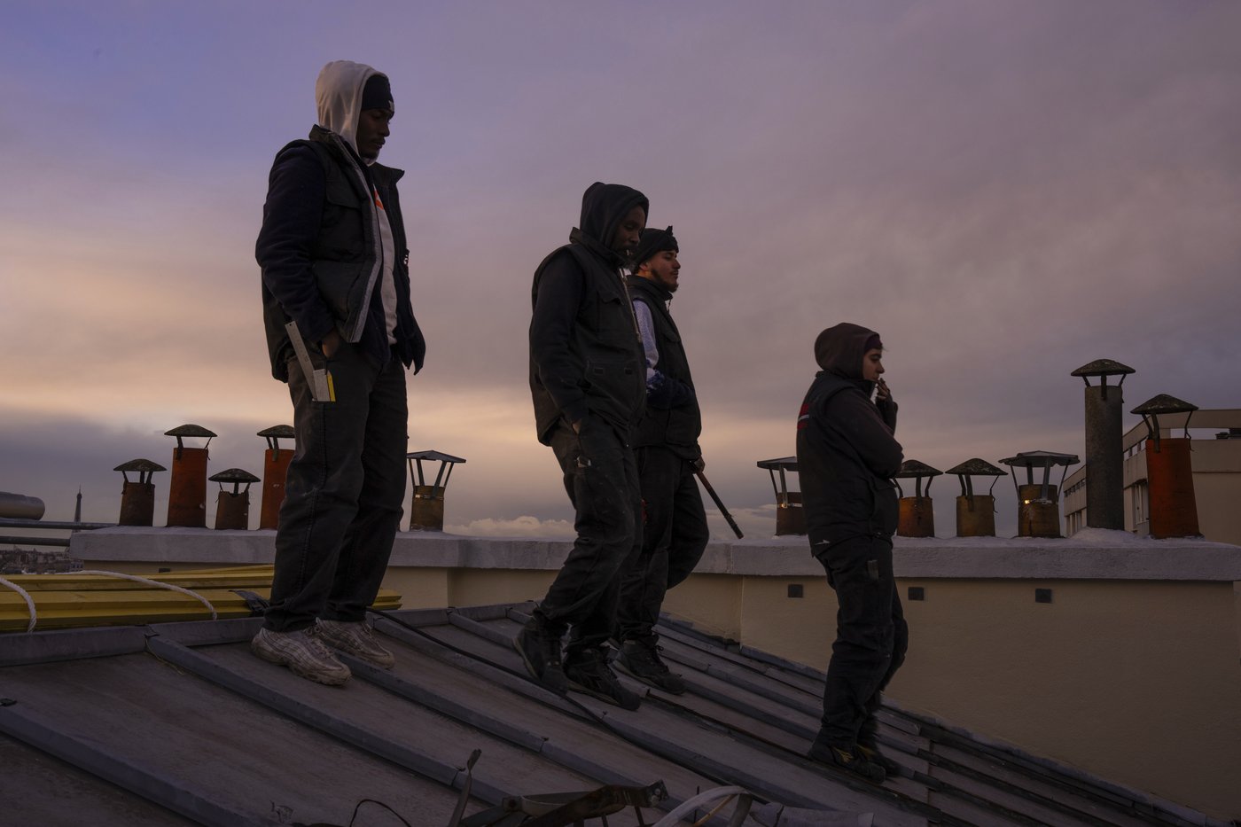 The zinc roof restorers of Paris now have UNESCO Cultural Heritage recognition | iNFOnews.ca