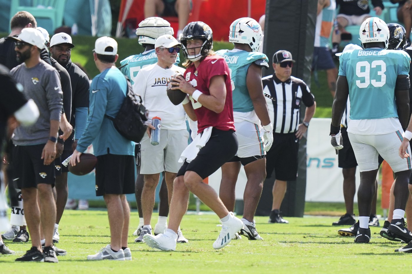 Top picks Travis Hunter and Kenneth Grant sit out Jaguars-Dolphins joint practice | iNFOnews.ca