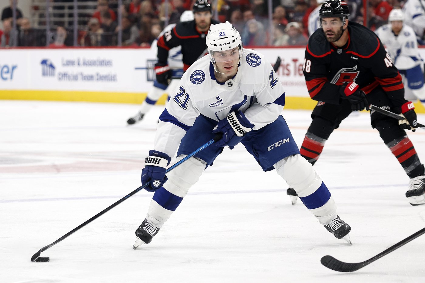 Kucherov scores go-ahead goal, two empty-netters to push Lightning past Hurricanes in season opener | iNFOnews.ca