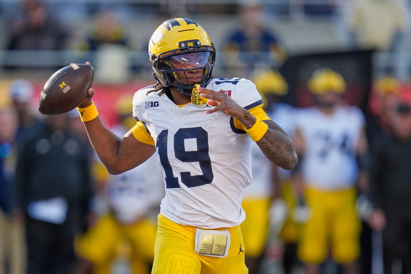 Bryce Underwood staying at Michigan for sophomore season under 1st-year coach Kyle Whittingham | iNFOnews.ca Bryce Underwood staying at Michigan for sophomore season under 1st-year coach Kyle Whittingham | iNFOnews.ca
