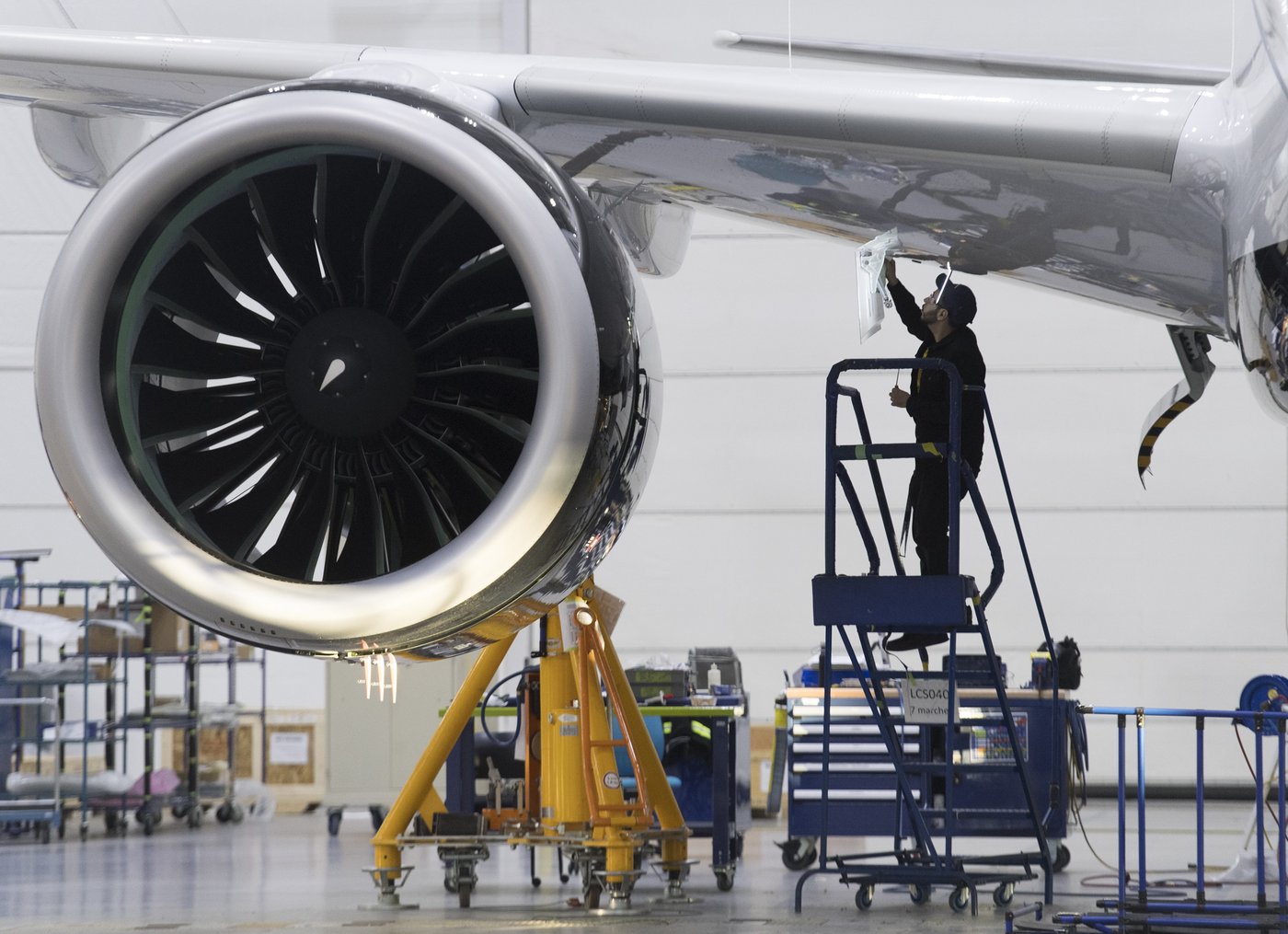 Airbus secures 150-plane order with AirAsia in boon for Quebec aviation | iNFOnews.ca