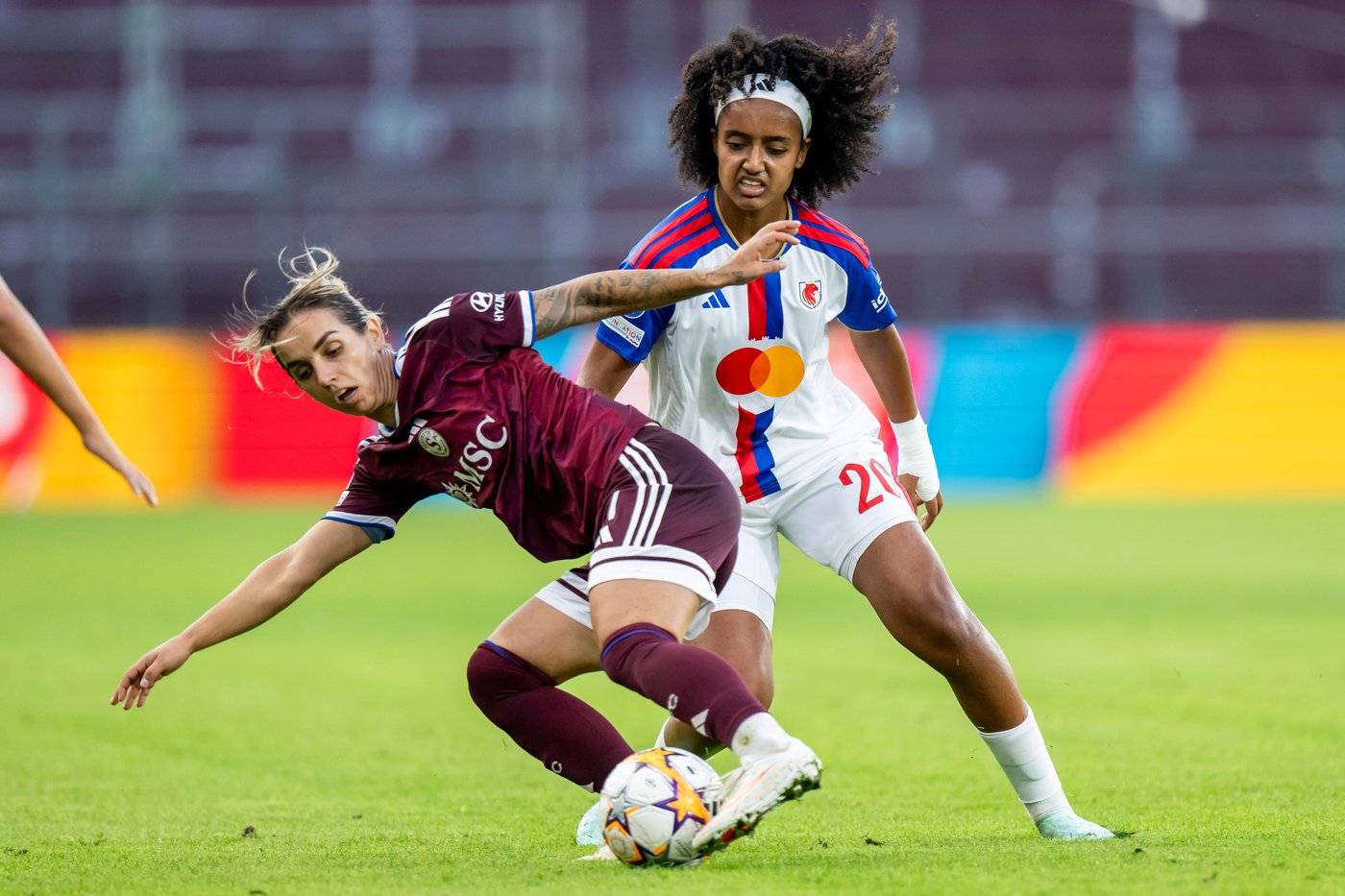 Title holder Barcelona scores 5, OL Lyonnes hits 8 in wins to open Women's Champions League | iNFOnews.ca
