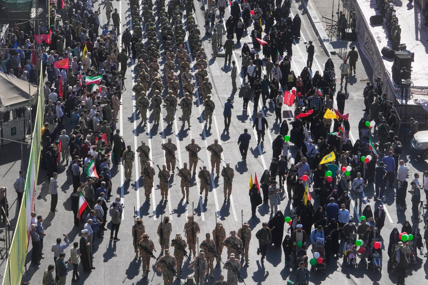 Iran stages massive Tehran rally as volunteers pledge to take up arms, in photos | iNFOnews.ca