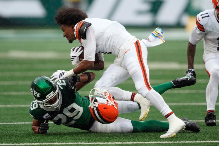 Browns rookie wide receiver KC Concepcion ruled out after helmet-to-helmet hit by Jets' Fitzpatrick | iNFOnews.ca