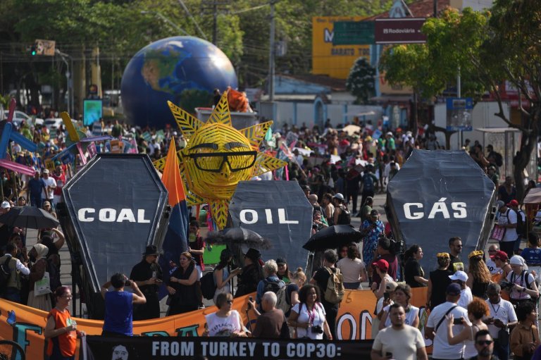 Demonstrators take to streets of Belem at halfway point of UN climate talks | iNFOnews.ca