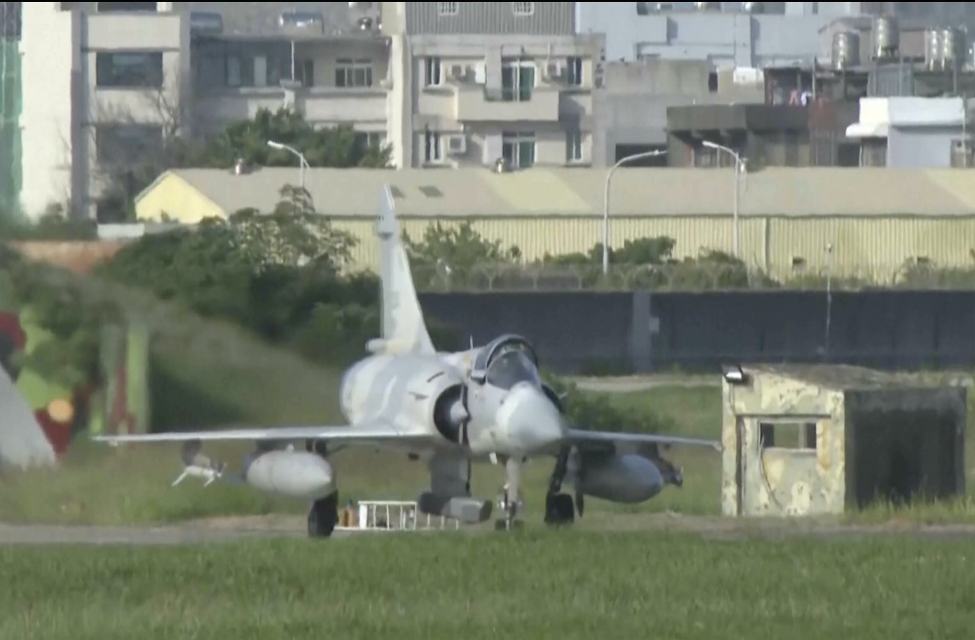 China deploys record 125 warplanes in large-scale military drill in warning to Taiwan | iNFOnews.ca