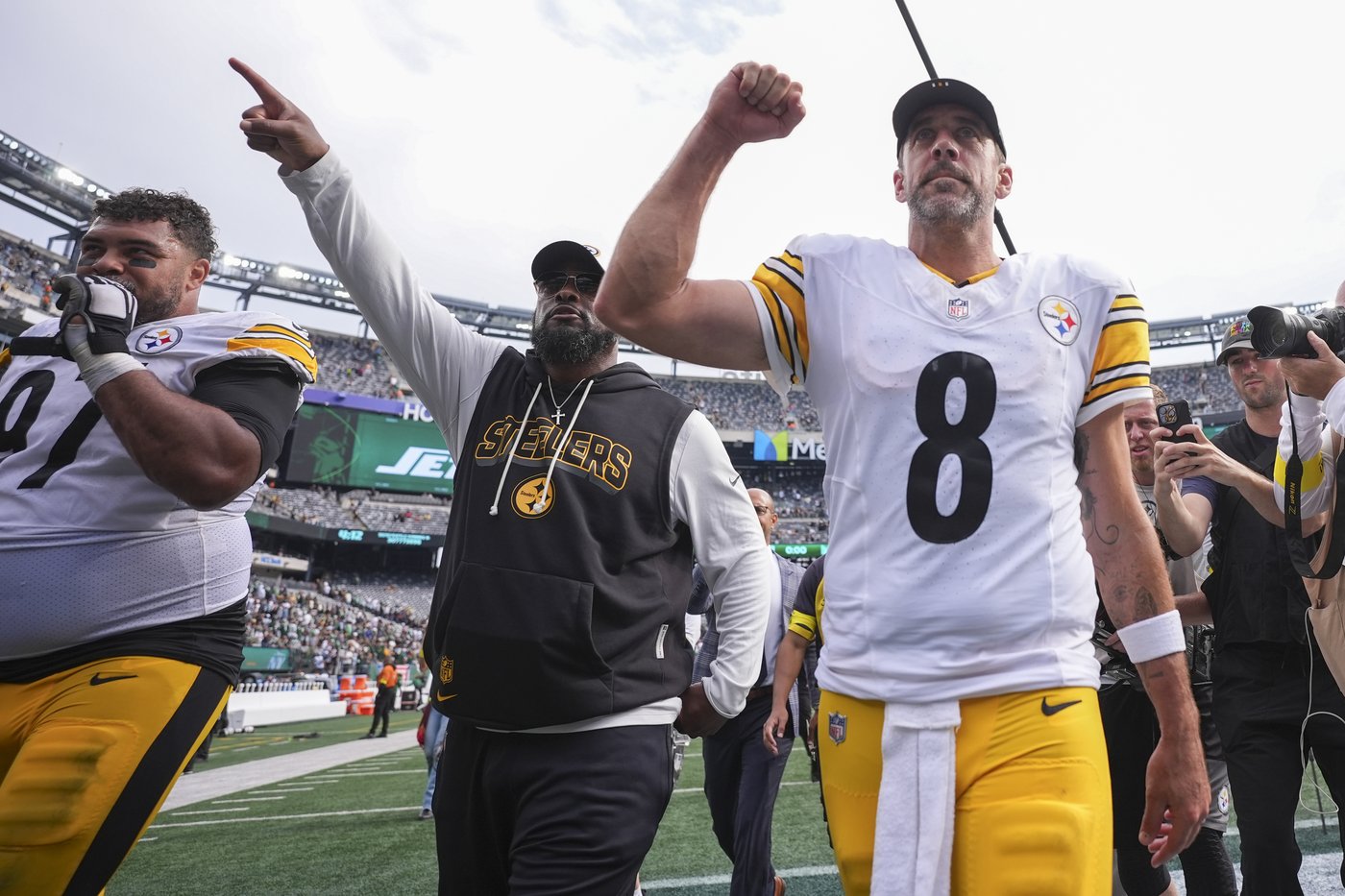 Aaron Rodgers looks right at home vs. Jets in Steelers debut with 4 TD passes in win | iNFOnews.ca Aaron Rodgers looks right at home vs. Jets in Steelers debut with 4 TD passes in win | iNFOnews.ca