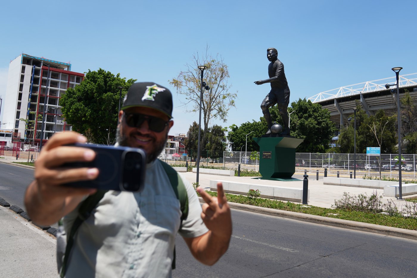 Towering statue of Pelé unveiled in Guadalajara ahead of the World Cup | iNFOnews.ca Towering statue of Pelé unveiled in Guadalajara ahead of the World Cup | iNFOnews.ca
