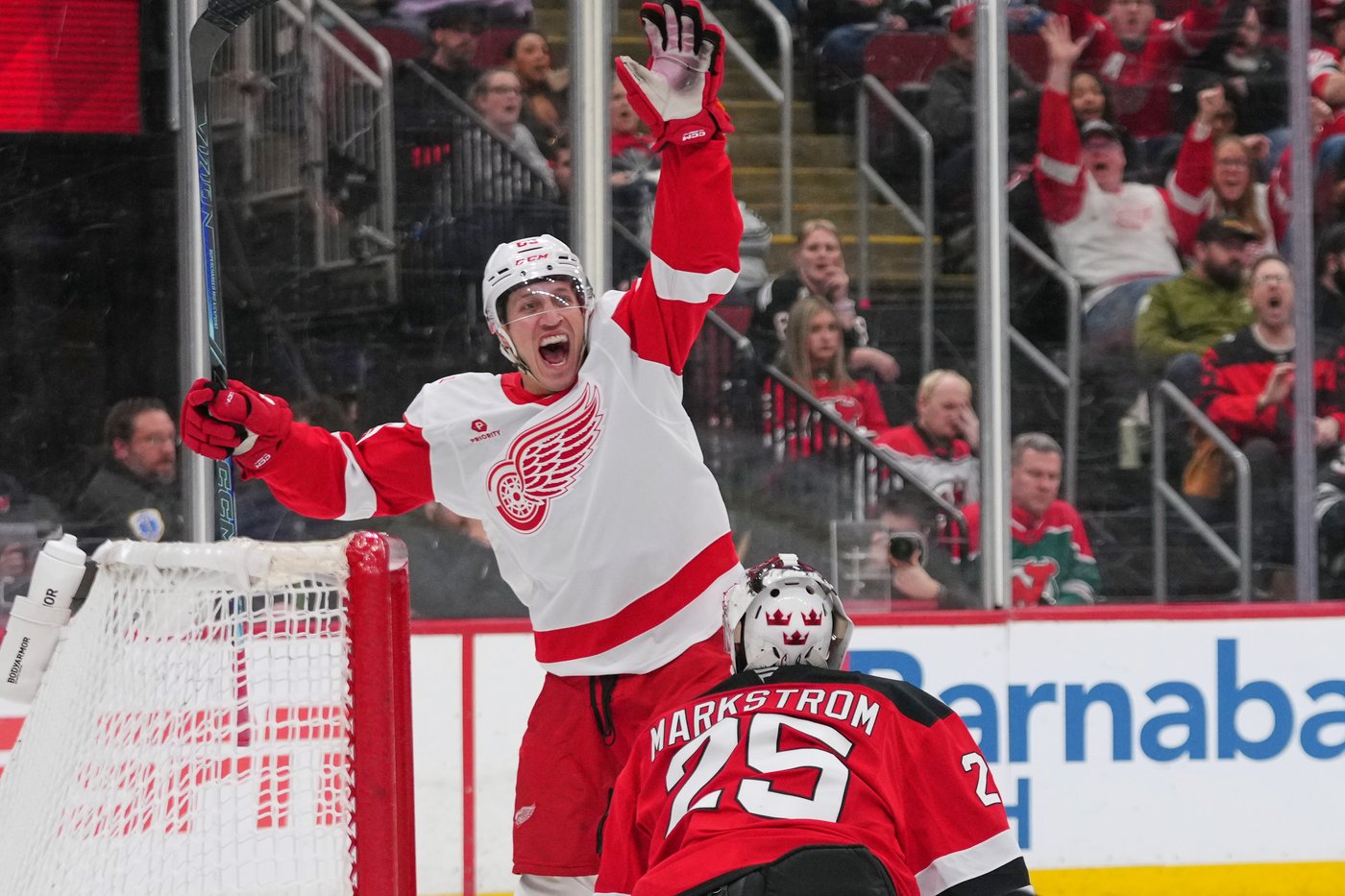 Gibson and Talbot combine to make 31 saves in the Red Wings' 3-0 win over the Devils | iNFOnews.ca Gibson and Talbot combine to make 31 saves in the Red Wings' 3-0 win over the Devils | iNFOnews.ca