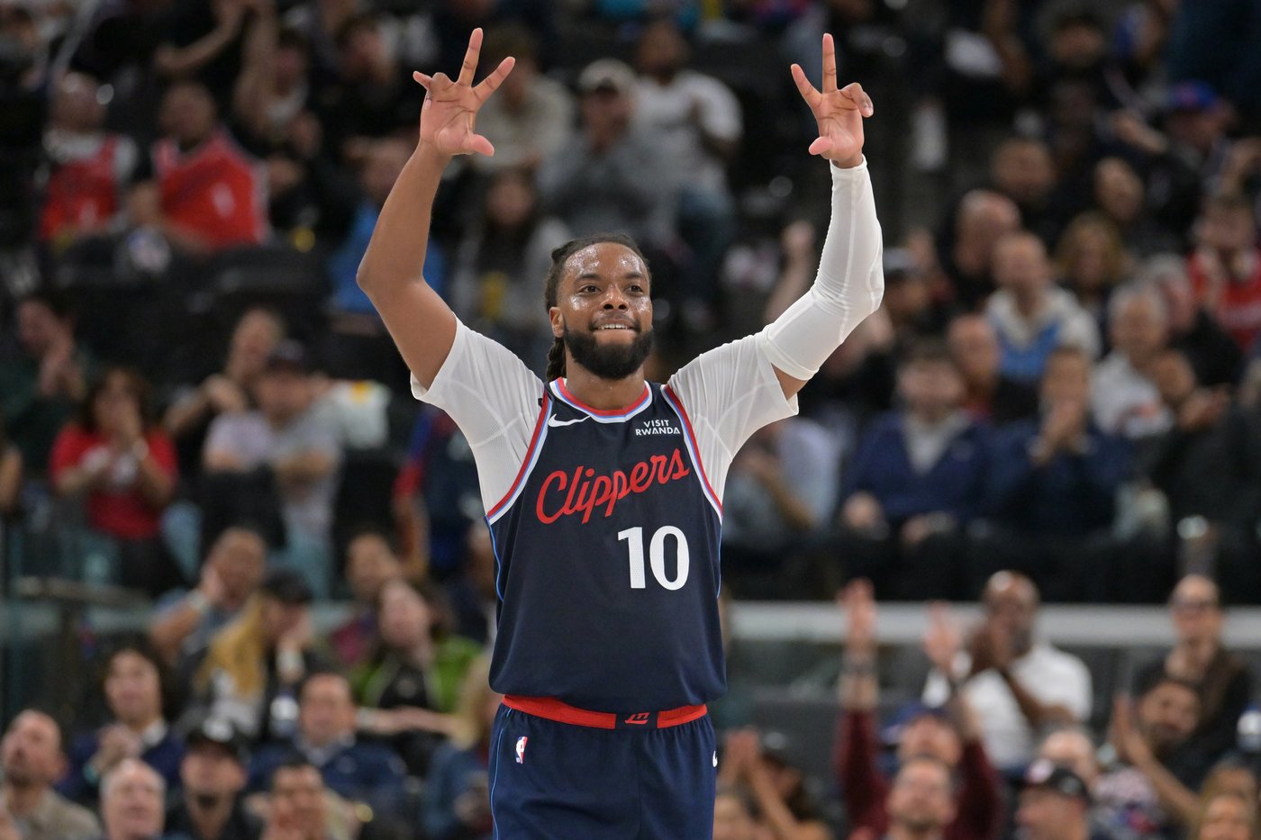 No Ballmer courtside at Intuit Dome as the Clippers begin a season without their banned owner | iNFOnews.ca
