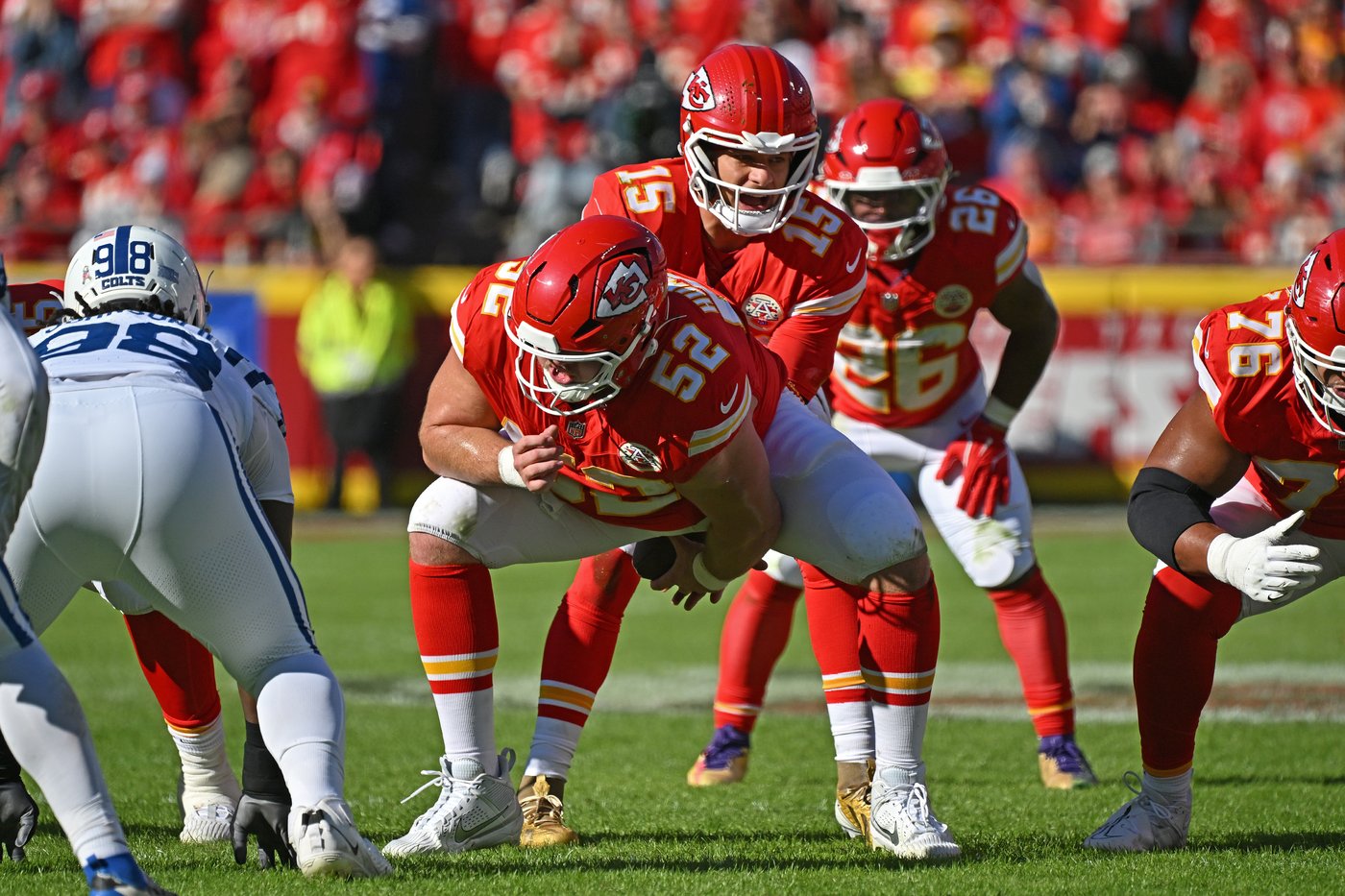NFL offenses boost under-center snaps early this season, reversing the shotgun trend | iNFOnews.ca