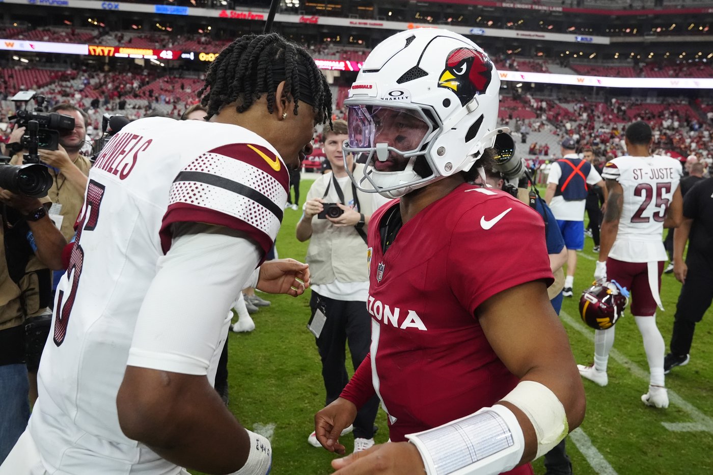 Rookie QB Daniels stars again in desert return, Commanders beat Cardinals 42-14 for 3rd straight | iNFOnews.ca