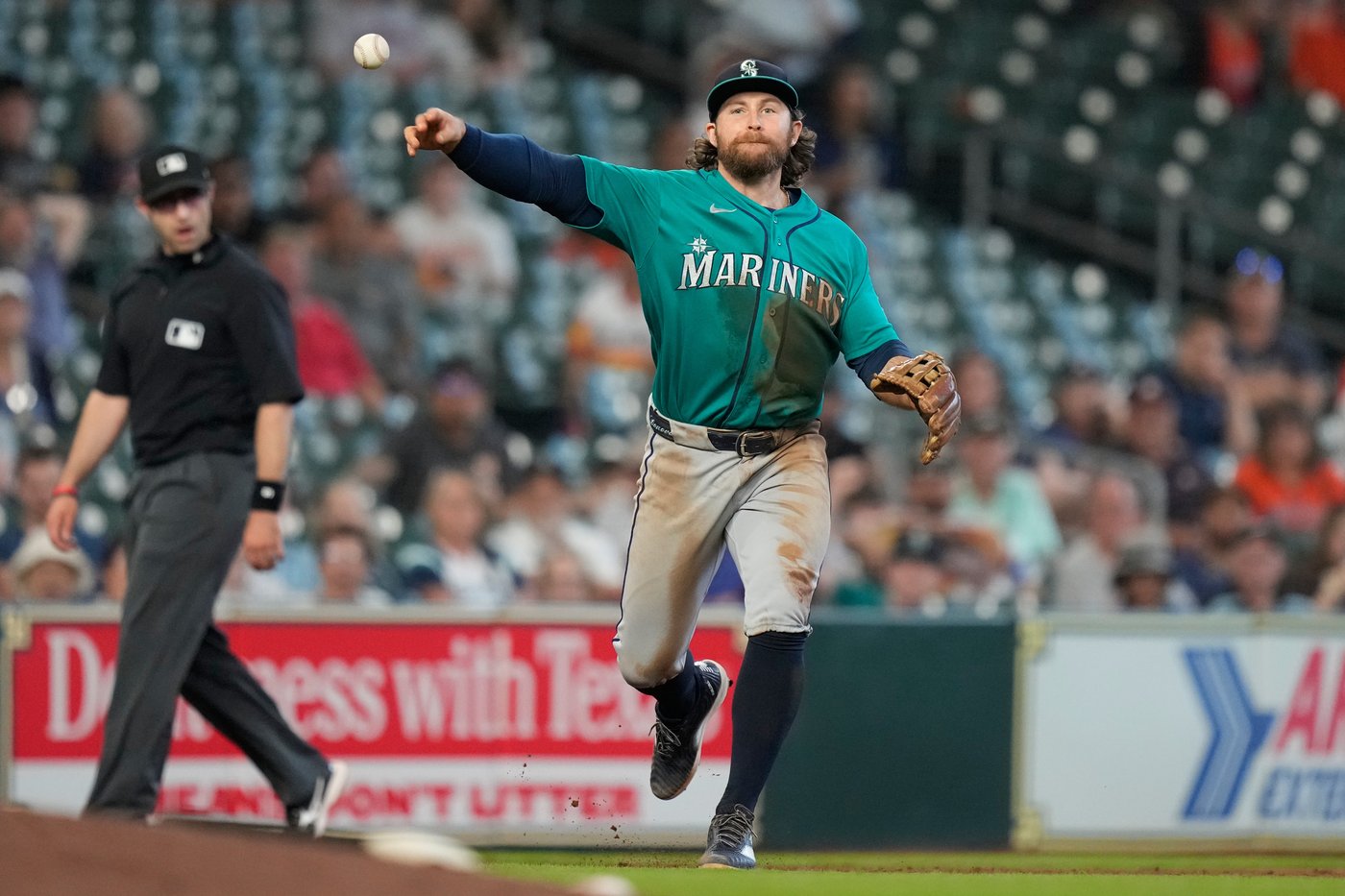 Luke Raley hits 3-run home run, Garver hits his 1st of the season and Mariners beat Astros 8-3 | iNFOnews.ca Luke Raley hits 3-run home run, Garver hits his 1st of the season and Mariners beat Astros 8-3 | iNFOnews.ca