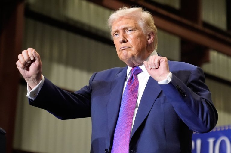 The Latest: Trump's entourage stocked with people who promoted election loss falsehoods | iNFOnews.ca