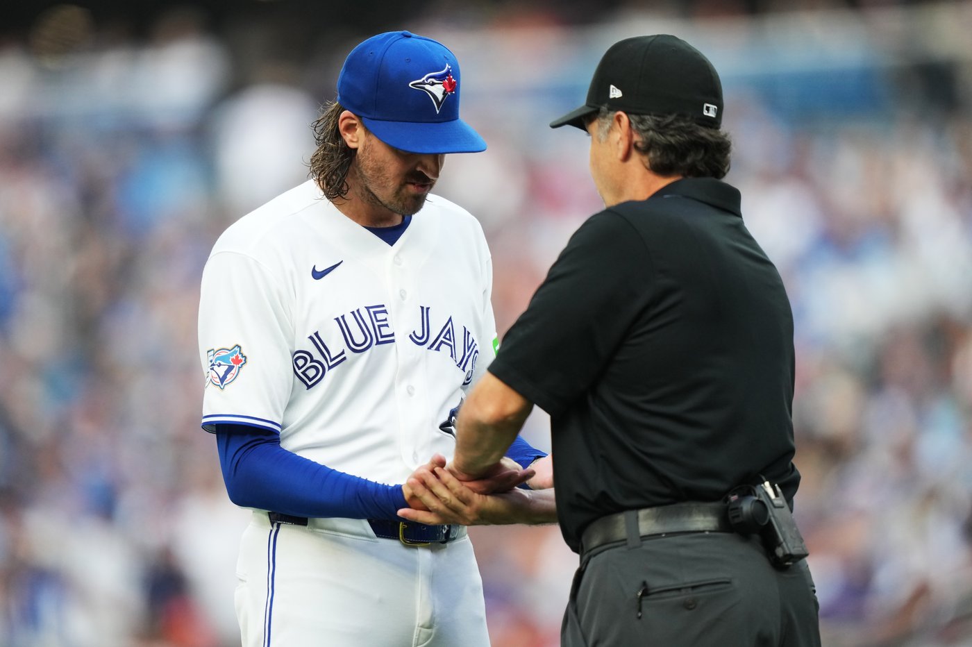 Gausman's game soars back, Guerrero struggles due to sore back | iNFOnews.ca