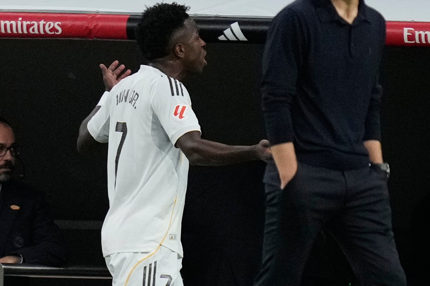 Vinícius Júnior apologizes for outburst at Real Madrid coach Xabi Alonso in clasico vs Barcelona | iNFOnews.ca Vinícius Júnior apologizes for outburst at Real Madrid coach Xabi Alonso in clasico vs Barcelona | iNFOnews.ca