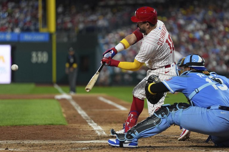 Schwarber hits 51st homer to lift Phillies over Royals | iNFOnews.ca