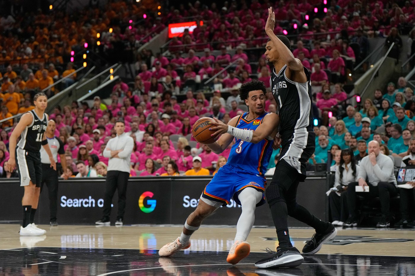 Thunder get 76 points off the bench, the key to a Game 3 win over Spurs in West finals | iNFOnews.ca