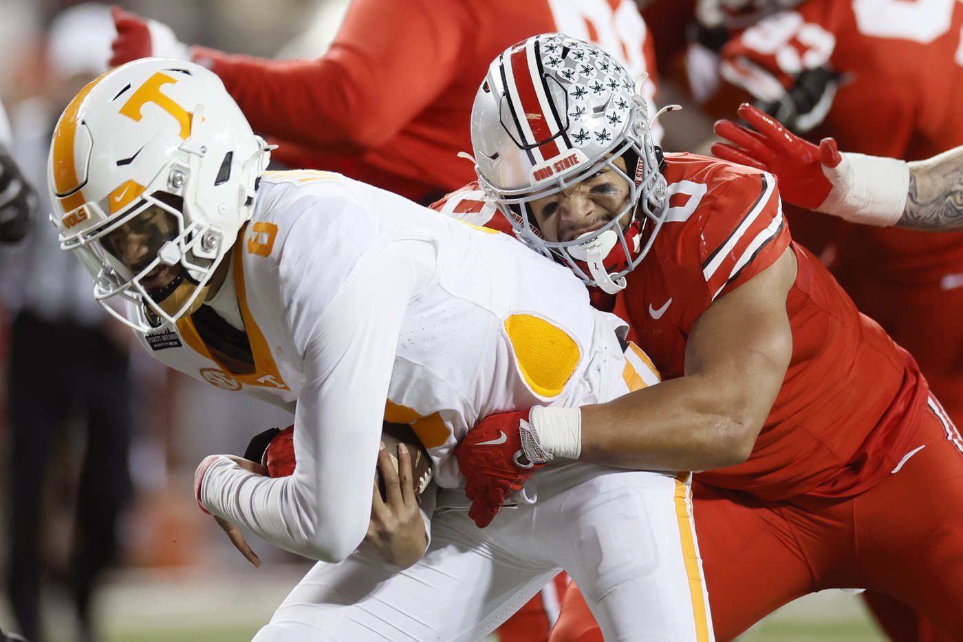 Howard throws 2 TD passes to Smith to help Ohio State rout Tennessee 42-17 in CFP | iNFOnews.ca Howard throws 2 TD passes to Smith to help Ohio State rout Tennessee 42-17 in CFP | iNFOnews.ca