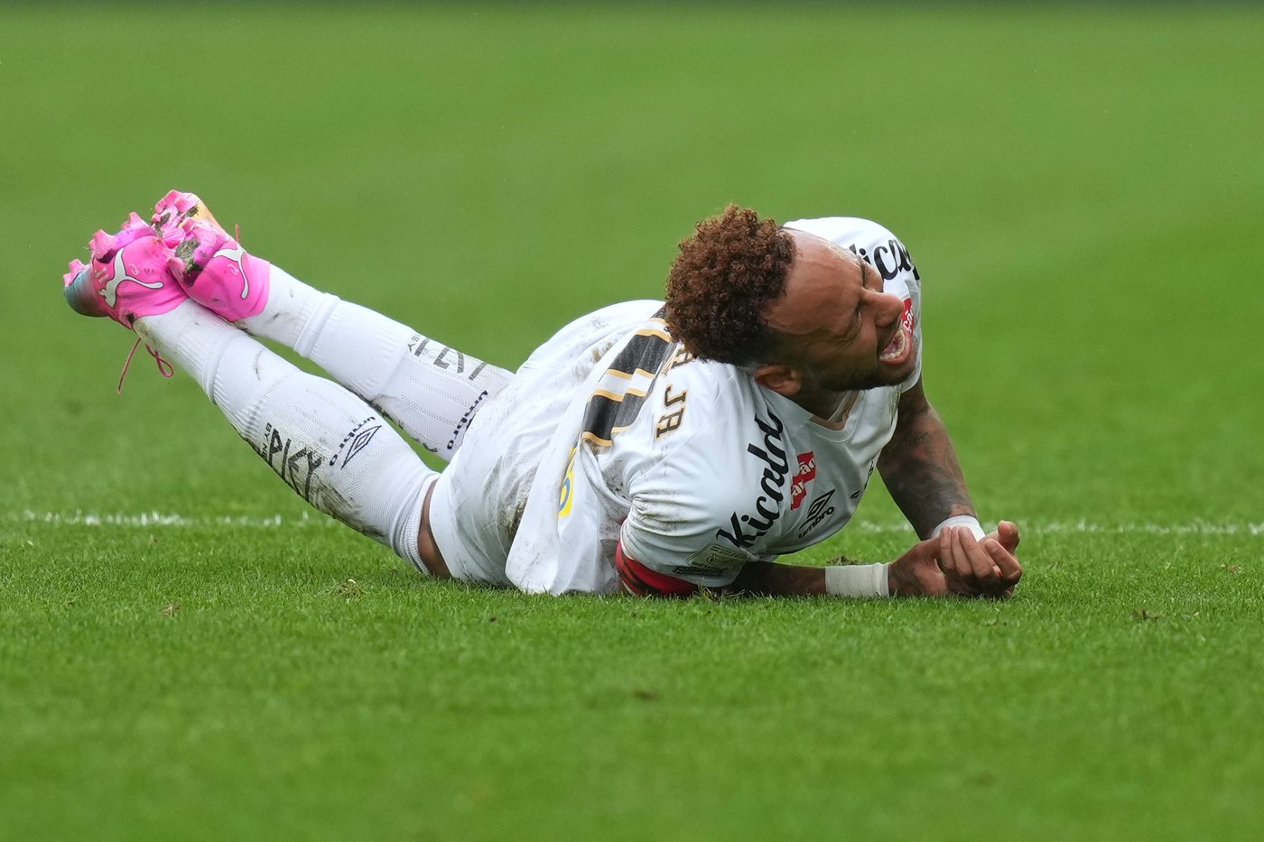 Neymar angry at being accidentally substituted in last match before Brazil announces World Cup squad | iNFOnews.ca