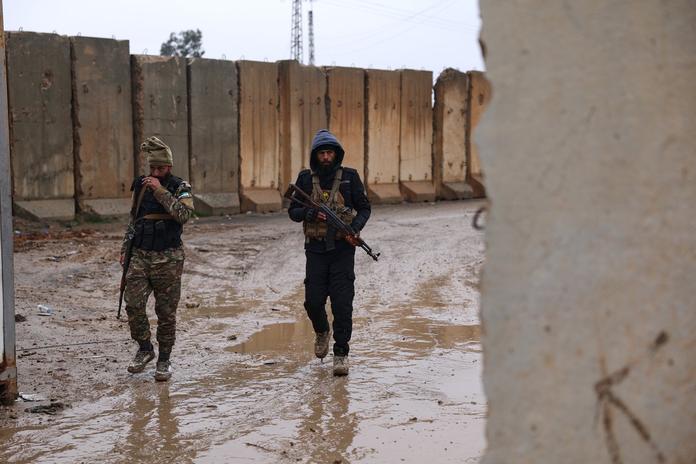 Syrian forces take control of prison housing IS members after Kurdish fighters evacuate | iNFOnews.ca Syrian forces take control of prison housing IS members after Kurdish fighters evacuate | iNFOnews.ca