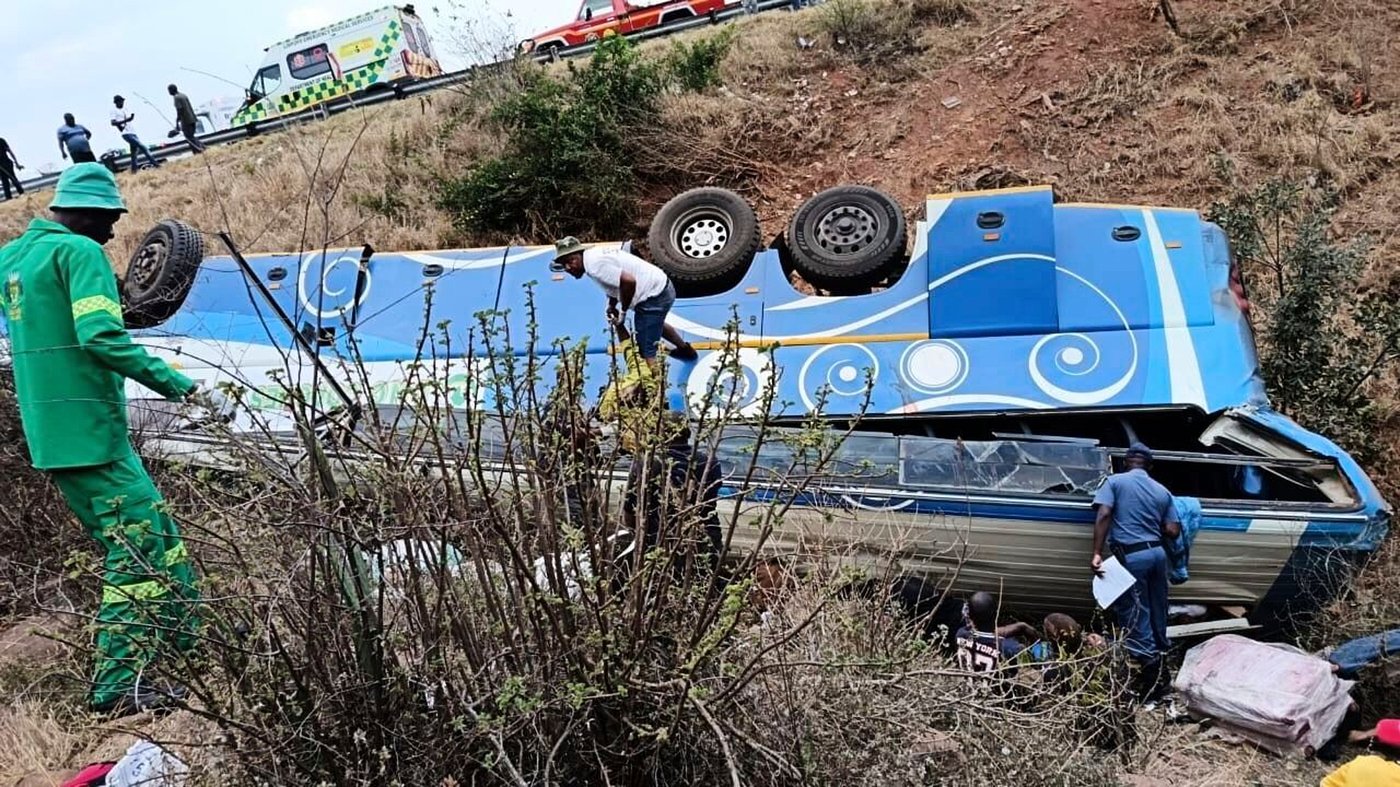 Bus crash in mountainous region of South Africa kills at least 42 people | iNFOnews.ca