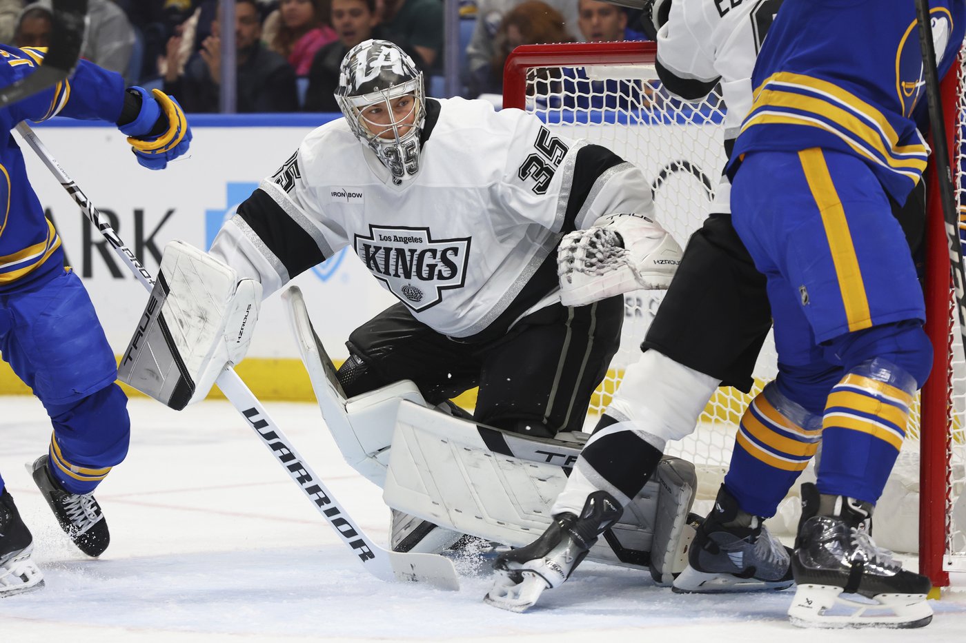 Anze Kopitar scores natural third-period hat trick to rally the Kings over the Sabres | iNFOnews.ca