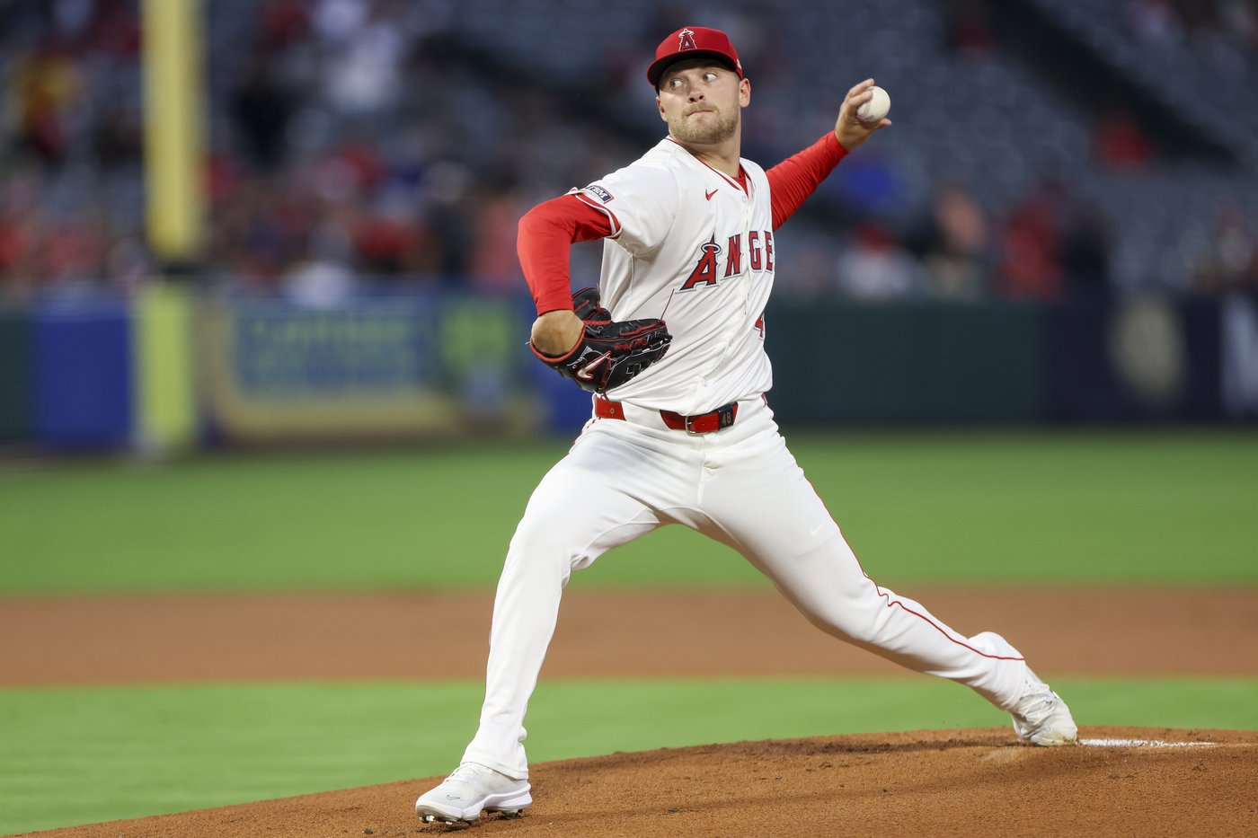 Jacob deGrom pitches 4 solid innings and the Texas Rangers hit 4 homers in a 5-2 win over the Angels | iNFOnews.ca