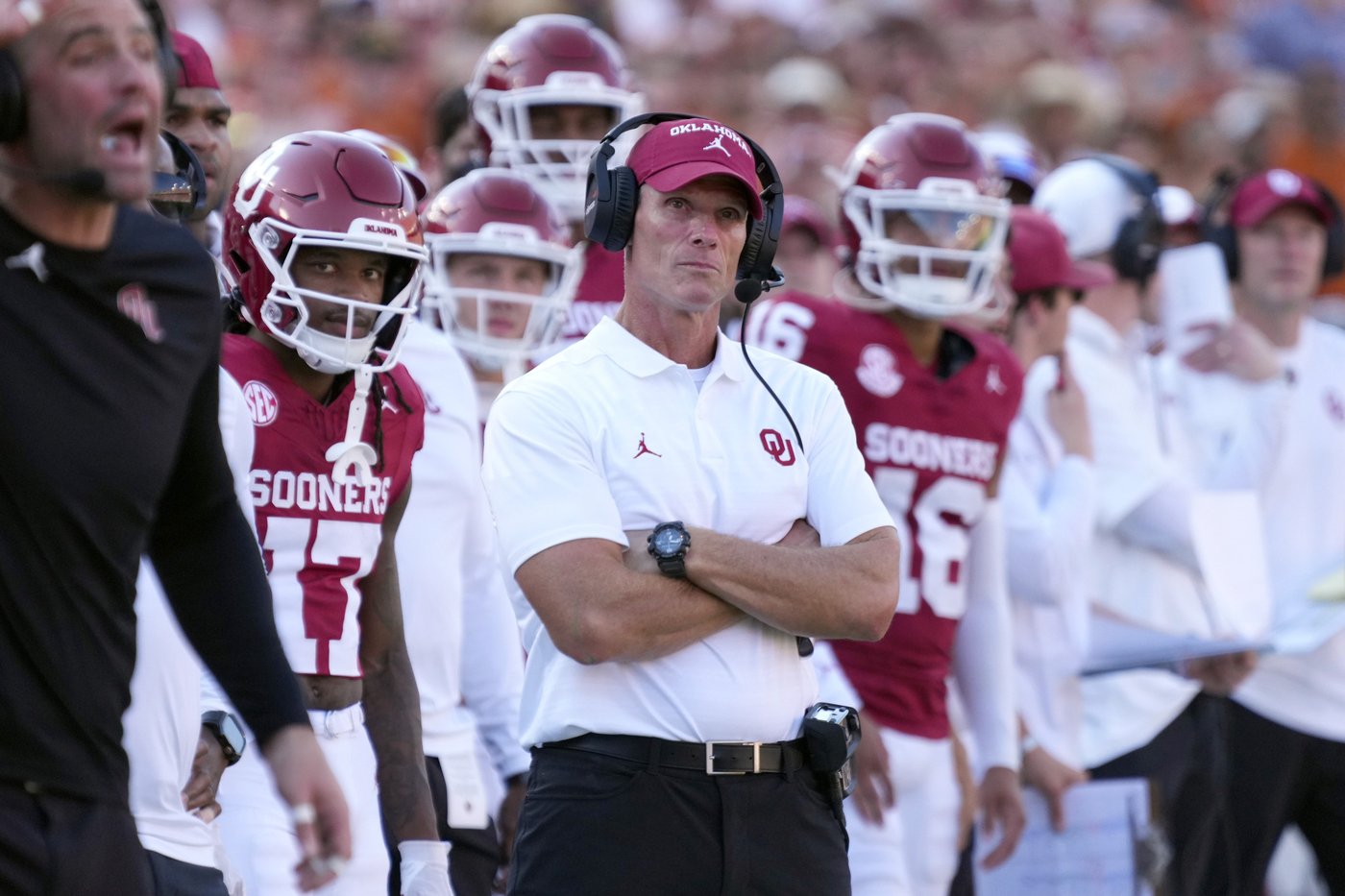 Oklahoma offensive coordinator Seth Littrell is fired after back-to-back poor outings | iNFOnews.ca Oklahoma offensive coordinator Seth Littrell is fired after back-to-back poor outings | iNFOnews.ca