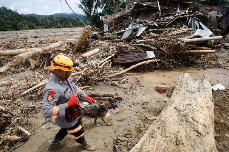 Deadly floods in Indonesia, Sri Lanka, Thailand and Malaysia kill more than 1,400 people | iNFOnews.ca