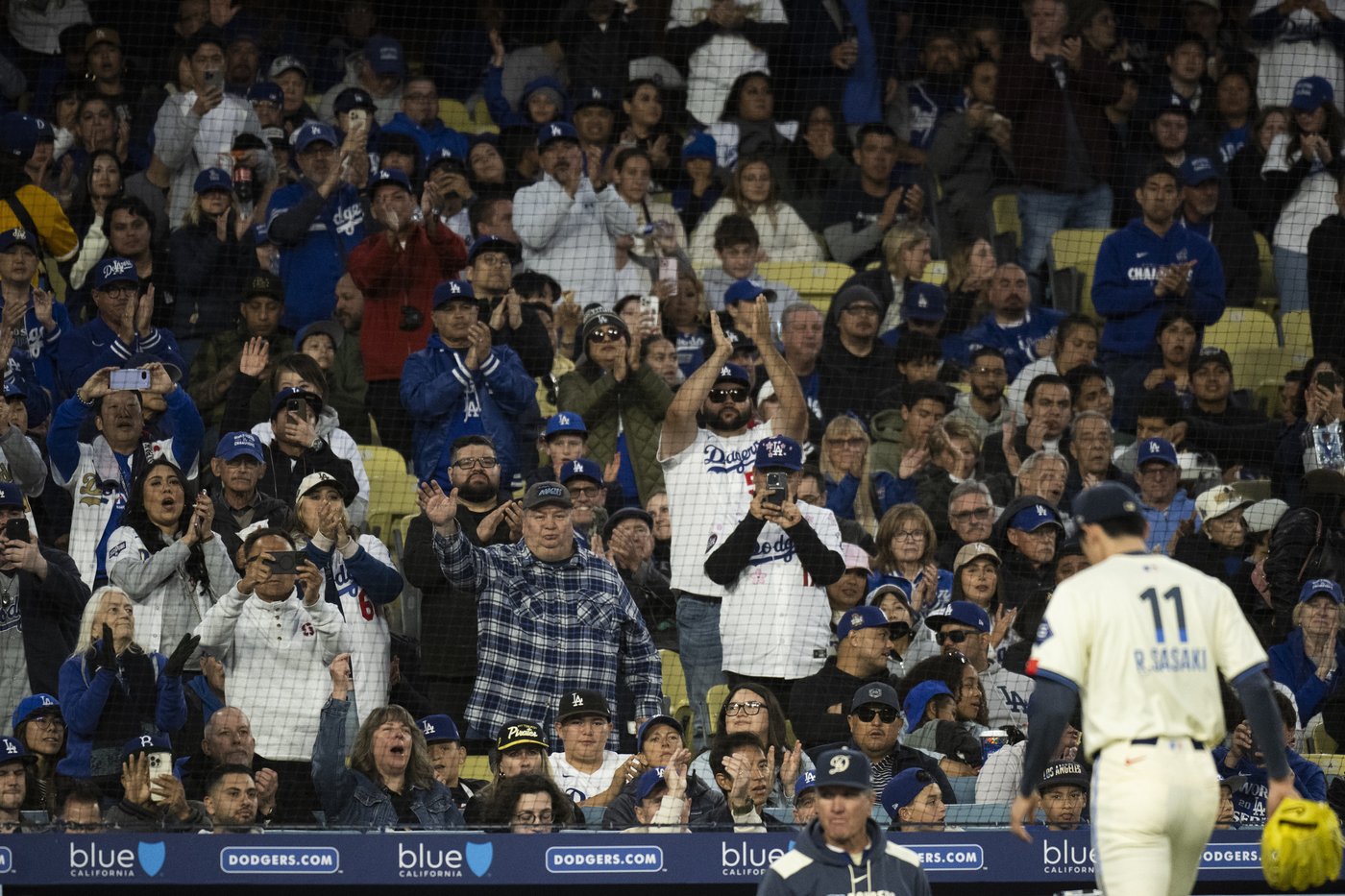 Teoscar Hernández hits tiebreaking homer in 8th inning and Dodgers beat Pirates 8-4 | iNFOnews.ca