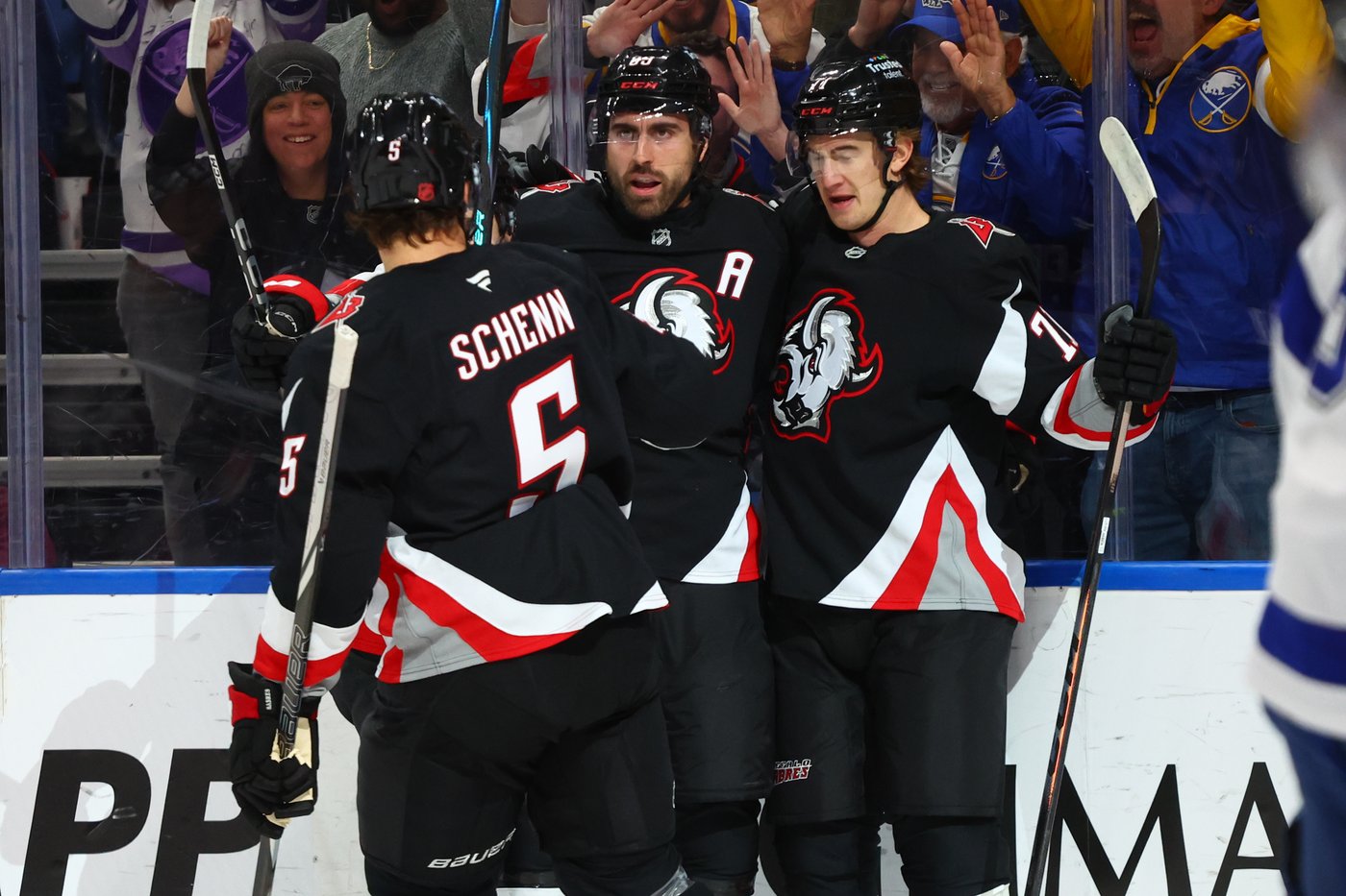 Zucker scores go-ahead goal and Sabres beat Lightning 4-2 in showdown of Atlantic Division Leaders | iNFOnews.ca