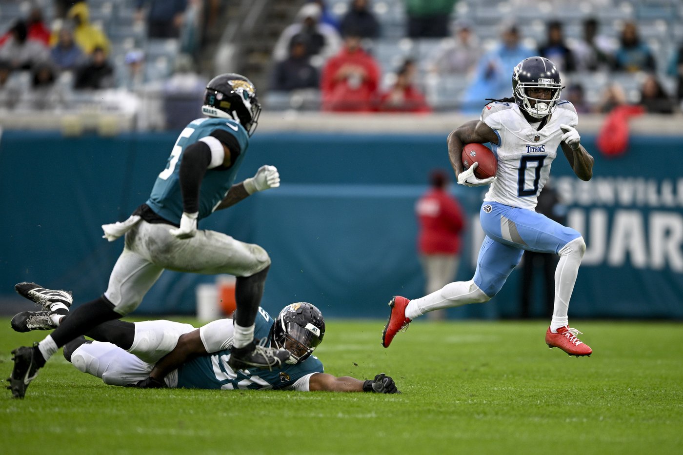 Rookie Brian Thomas Jr. scores again as Jaguars beat Titans 20-13 for rare series sweep | iNFOnews.ca