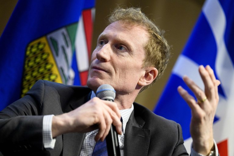 CP NewsAlert: Ottawa calls for review of CRTC decision on Cancon contributions | iNFOnews.ca