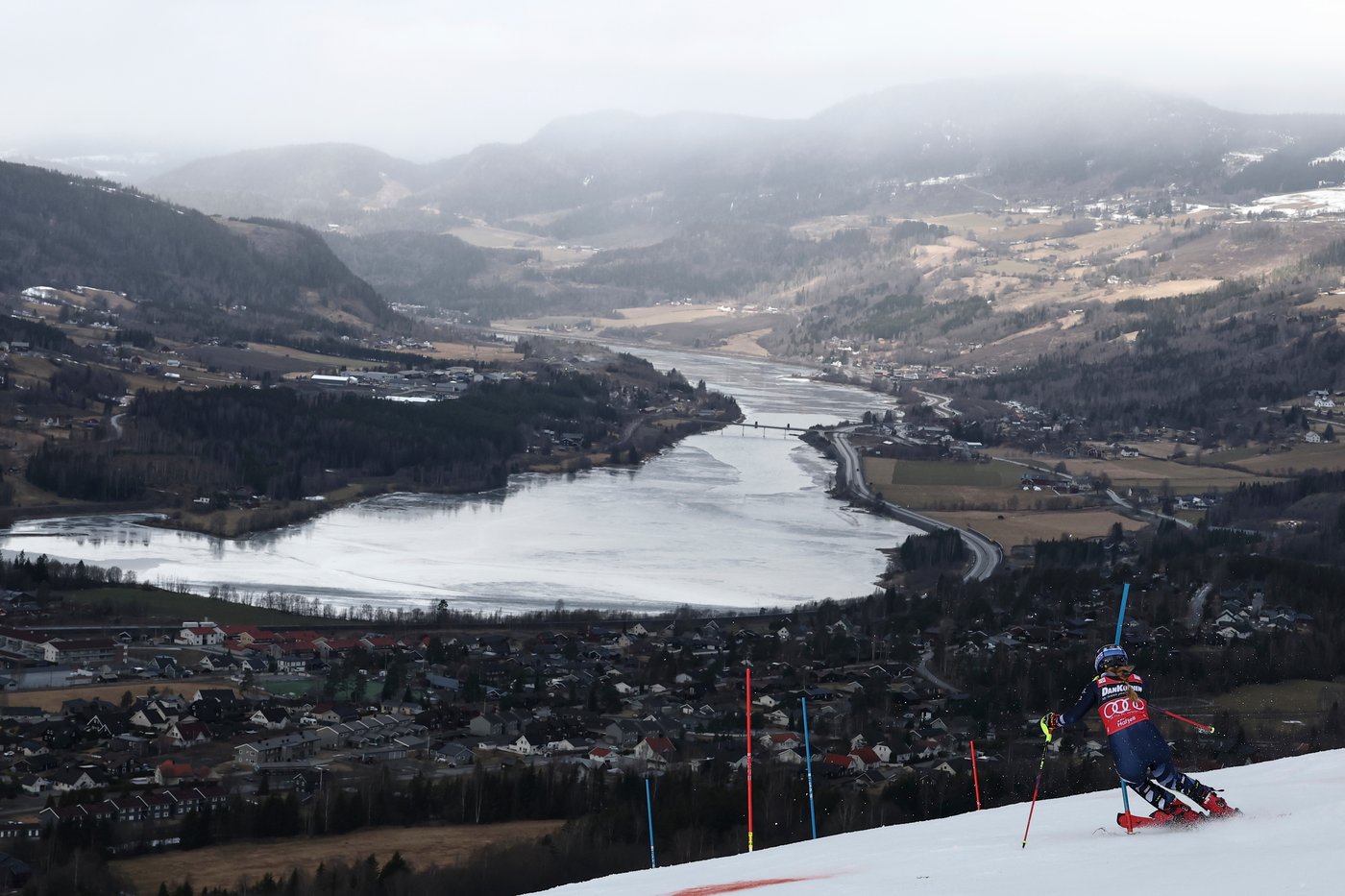 Shiffrin wins World Cup slalom but Aicher's third place puts overall title on hold | iNFOnews.ca Shiffrin wins World Cup slalom but Aicher's third place puts overall title on hold | iNFOnews.ca