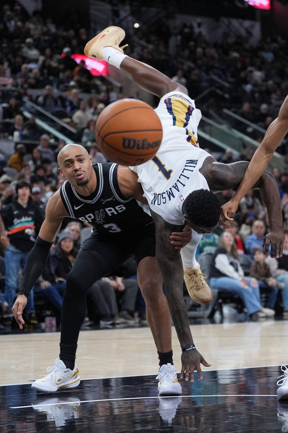 Pelicans squander 20-point lead, rebound to beat Spurs 104-95 | iNFOnews.ca Pelicans squander 20-point lead, rebound to beat Spurs 104-95 | iNFOnews.ca