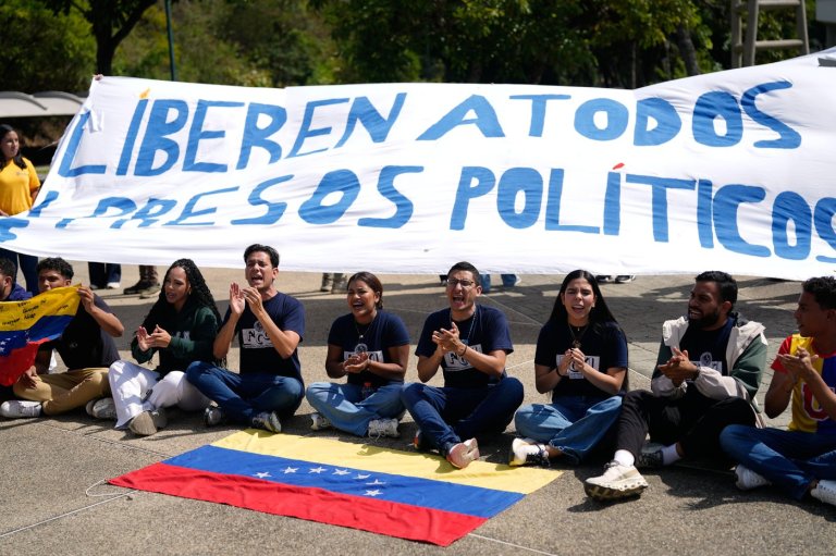 Families of Venezuelans detained for political activism demand their release outside infamous prison | iNFOnews.ca